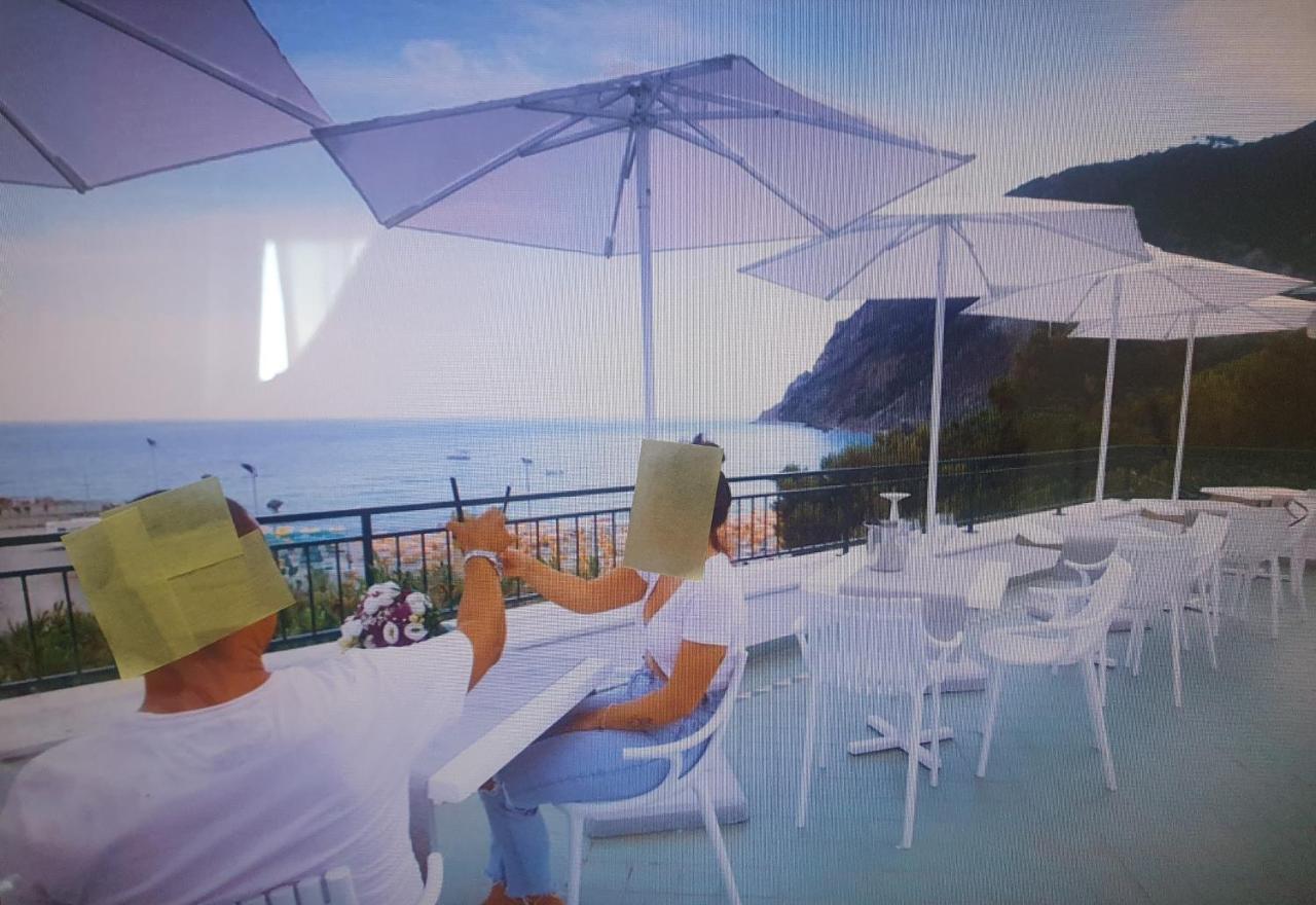Monterosso Apartments In Servano'S Villas モンテロッソ・アル・マーレ エクステリア 写真